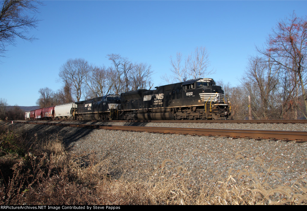 NS 1022 with a westbound freight